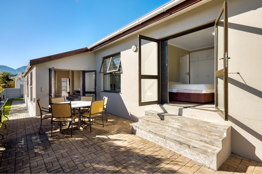 3 Bedroom Property for Sale in Mountainside Western Cape